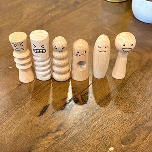 Lovevery Wood Emotion Peg Dolls Set